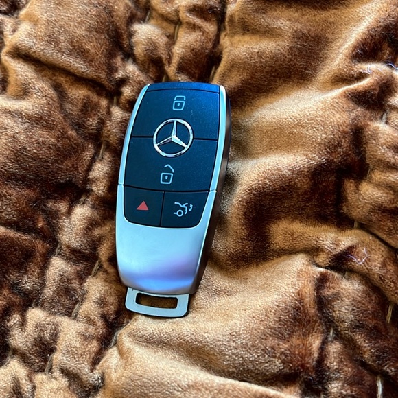 2019-2022 Mercedes A220 Key Fob - Picture 1 of 2
